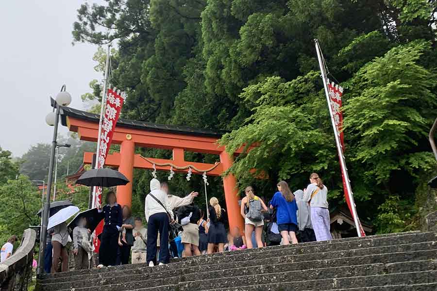 熊野那智大社には多くの外国人観光客の姿も【写真:Hint-Pot編集部】