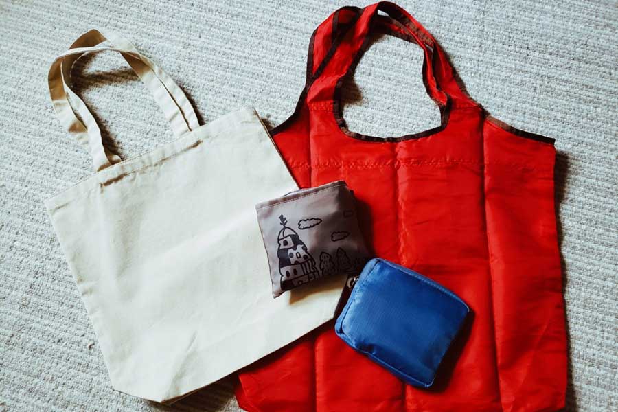 使用したエコバッグは裏返して汚れがないか確認し、清潔に保つ（写真はイメージ）【写真：写真AC】