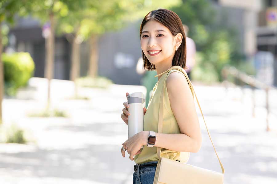 健康的に痩せている日本人女性（写真はイメージ）【写真：PIXTA】