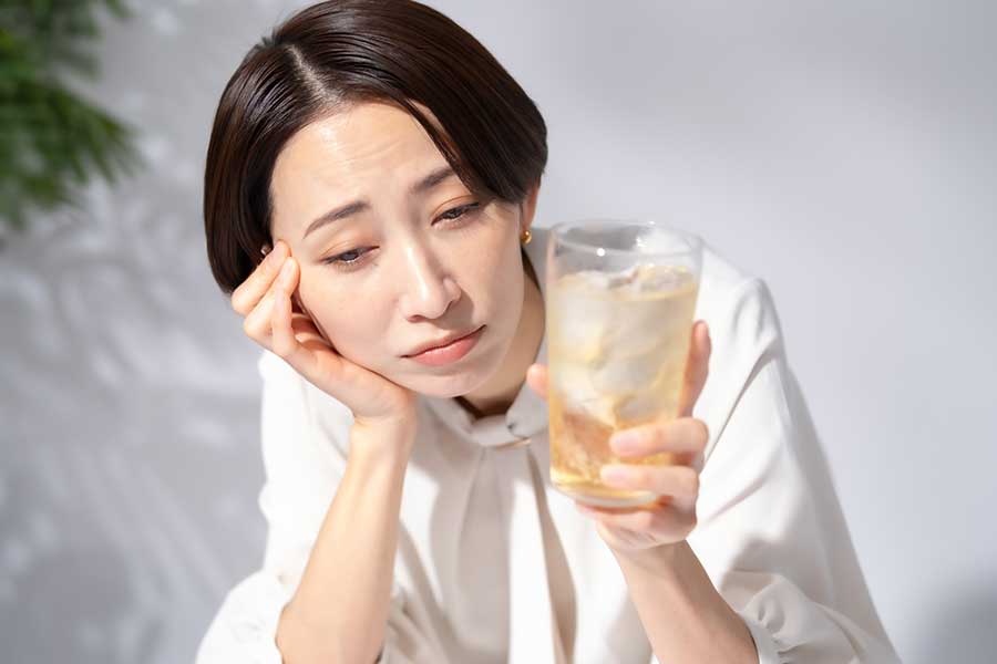 最近、炭酸飲料を飲むのがつらくなった場合、体にトラブルが隠れている場合も(写真はイメージ)【写真:PIXTA】