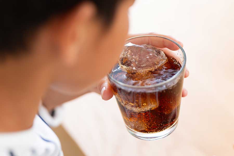 炭酸飲料を苦手に感じる意外な理由とは（写真はイメージ）【写真：PIXTA】