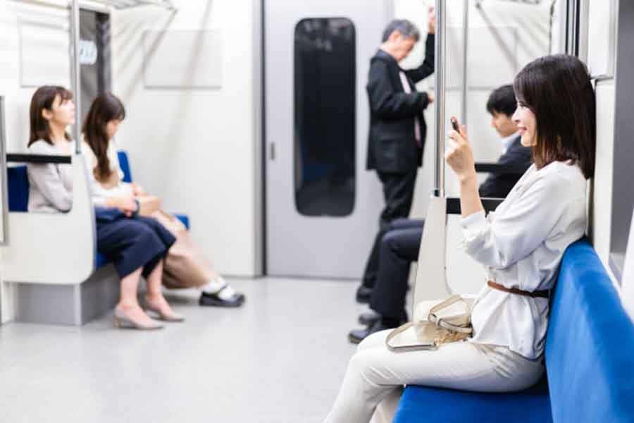 落ち着いた日本の電車内の様子に驚愕（写真はイメージ）【写真：写真AC】