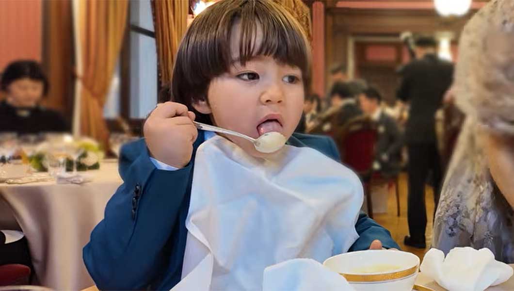 日本のコーンポタージュのおいしさに驚き【出典：YouTube「Ami's Life」よりスクリーンショット】
