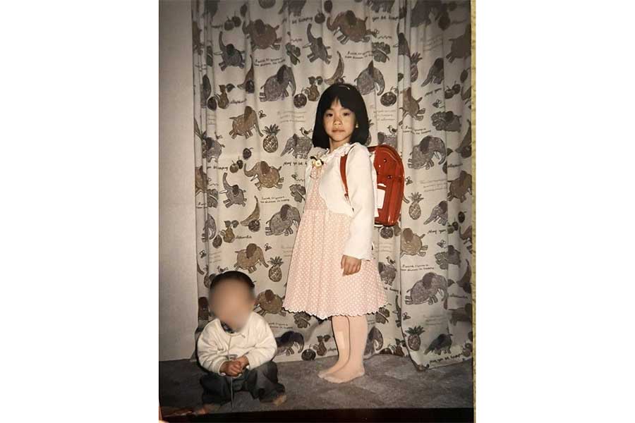 時代的流れもあり、5歳下の弟は中島さんほどムチ打ちはされなかった【写真提供:中島みきさん(@miki_nakag)】