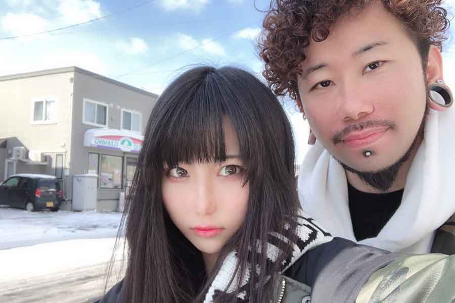 出会った頃の（左から）MINMIさんと配偶者さん【写真提供：Akimoto MINMI（akimoto_family）さん】