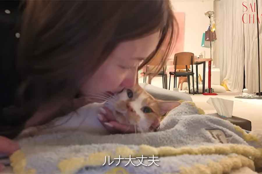 最後まで寄り添い、感謝を伝え続けた【出典：YouTube「Sae Channel / 紗栄子Official」よりスクリーンショット】