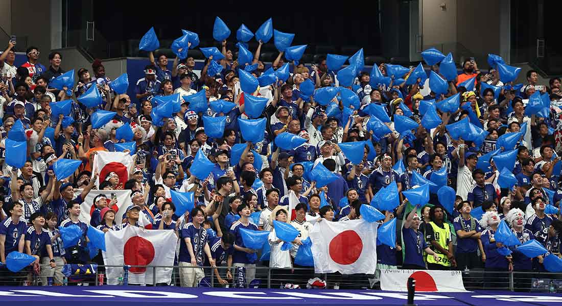 ダラス競技場で盛り上がる日本サポーター【写真:産経新聞社】