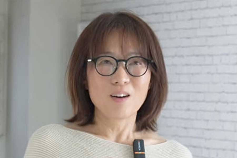 「きれいなおばさんになりたい」と訪れた57歳の女性【出典：YouTube「Mr.kumuチャンネル」よりスクリーンショット】
