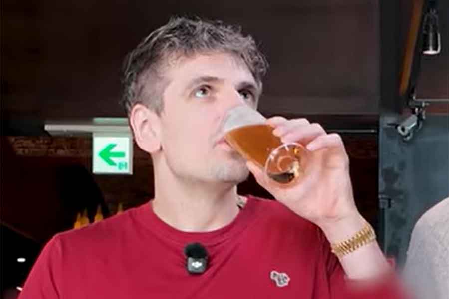 北海道で飲んだビールに感動【出典：YouTube「Bebechan - 日本のフランス人」よりスクリーンショット】
