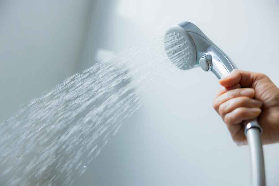 お風呂上がりにシャワーで熱湯をかけるライフハックの効果は?(写真はイメージ)【写真:PIXTA】