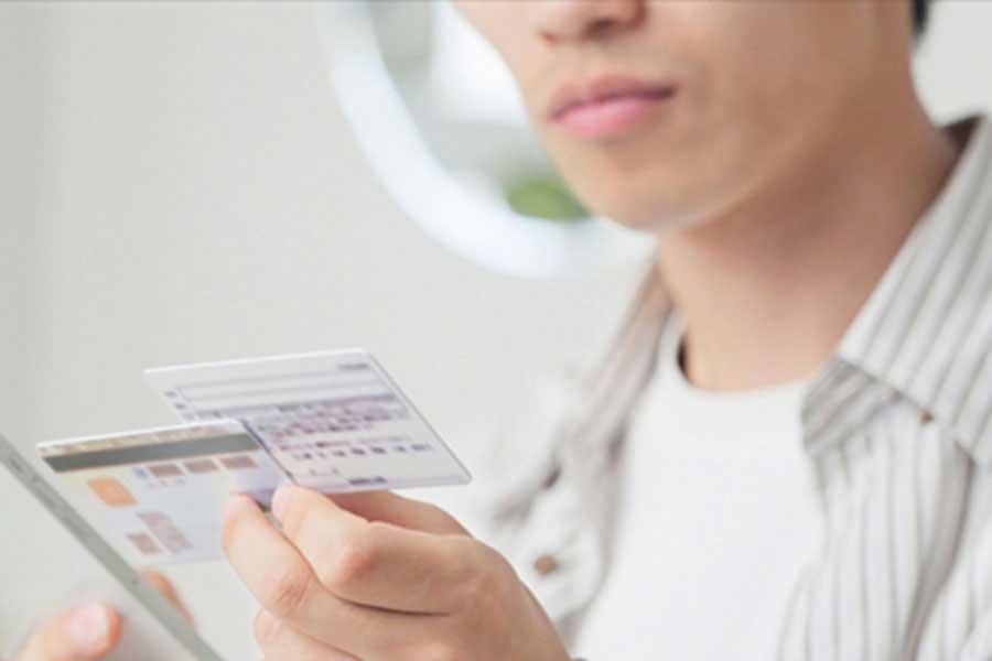 8月以降、従来の健康保険証は使用不可に（写真はイメージ）【写真：写真AC】