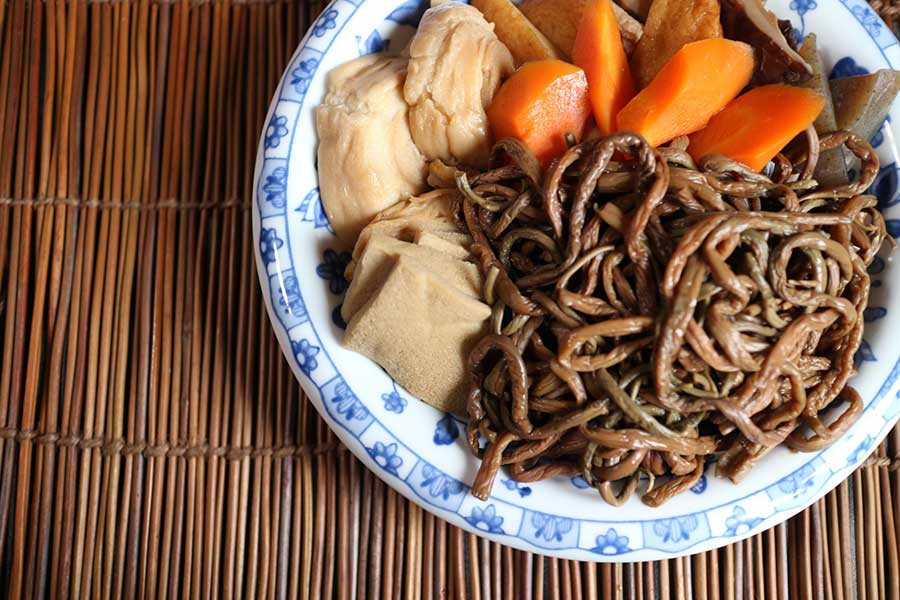初めて食べたゼンマイに驚き（写真はイメージ）【写真：写真AC】