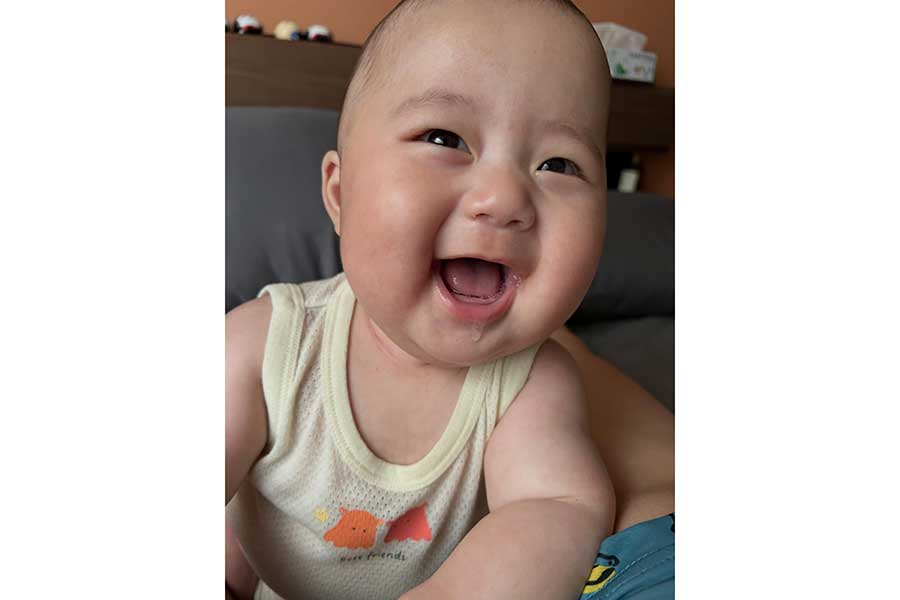 まちっさんの息子さん。弾ける笑顔がかわいすぎる！【写真提供：まちっ（hrt_ma_k）さん】