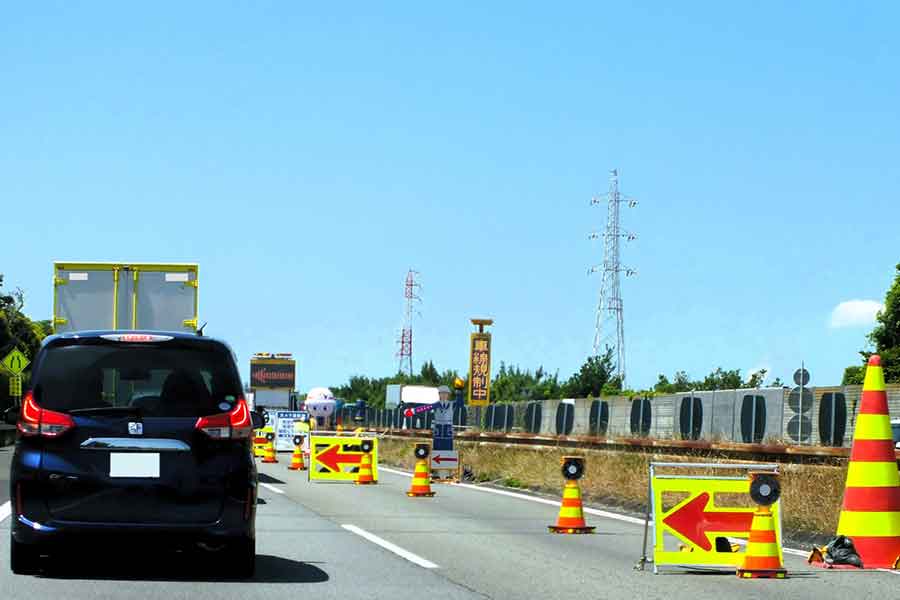 高速道路上の車線規制（写真はイメージ）【写真：写真AC】