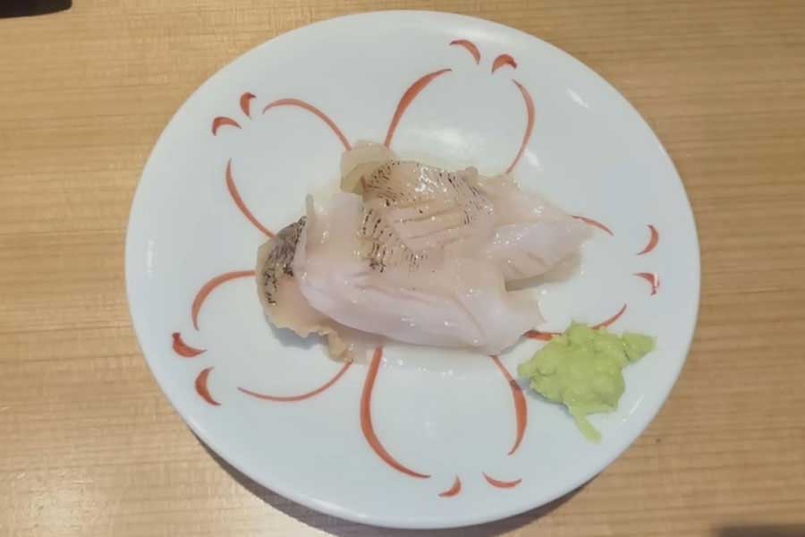ツブ貝の食感と味に驚愕【出典：YouTube「日本食冒険記Tokyo Food Adventures」よりスクリーンショット】