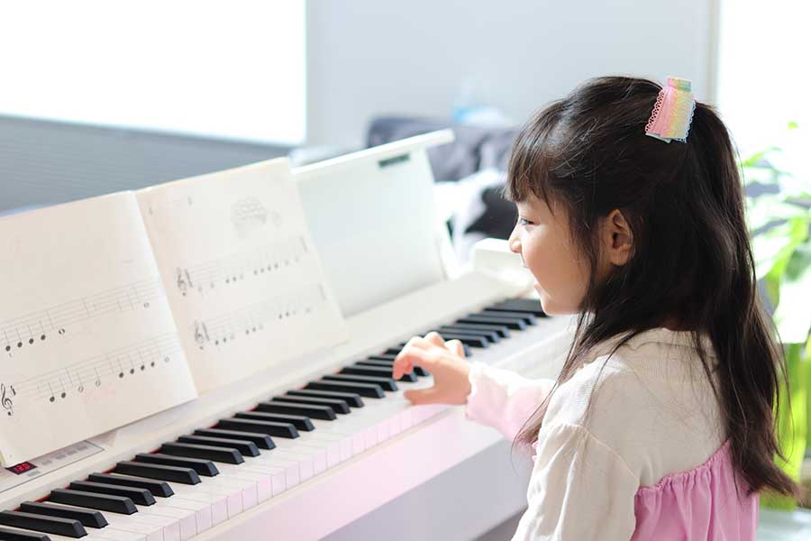 子どもの習い事の月謝は「ピン札」で渡すべき？（写真はイメージ）【写真：写真AC】