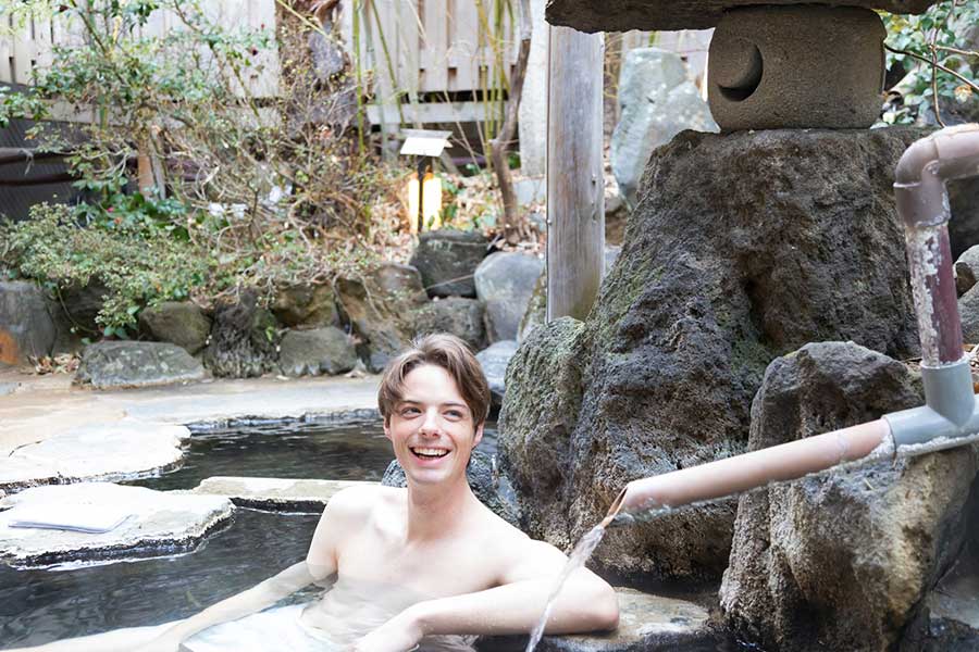 全裸で入浴することに戸惑い（写真はイメージ）【写真：写真AC】