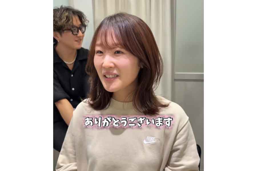 思った通りのミディアムストレートに変身した女性【出典：TikTok（hi_kuntoisho）よりスクリーンショット】