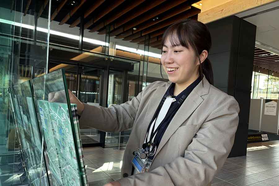 「岐阜関ケ原古戦場記念館」に勤務する白石茉莉衣さん【写真提供：白石茉莉衣】
