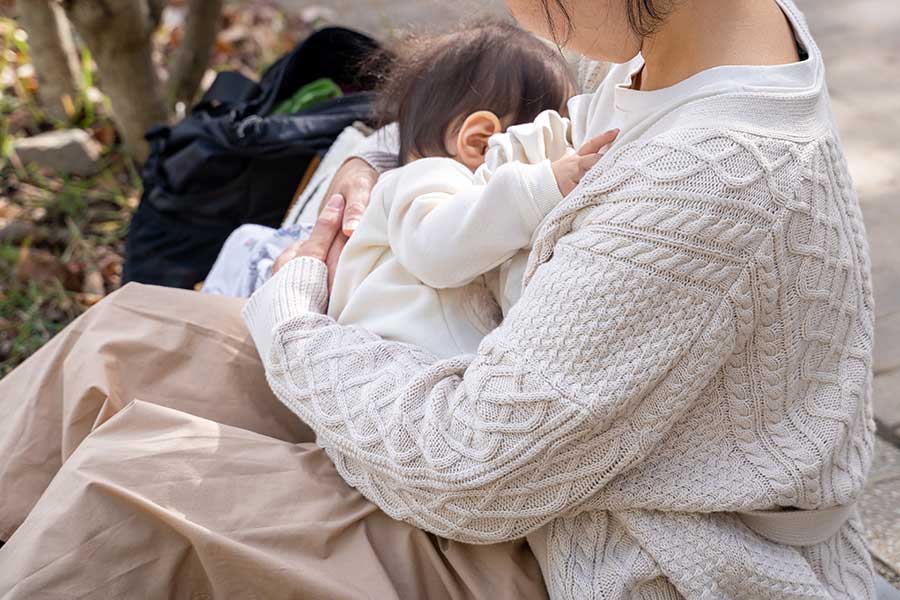 公共の場での授乳が議論に(写真はイメージ)【写真:写真AC】