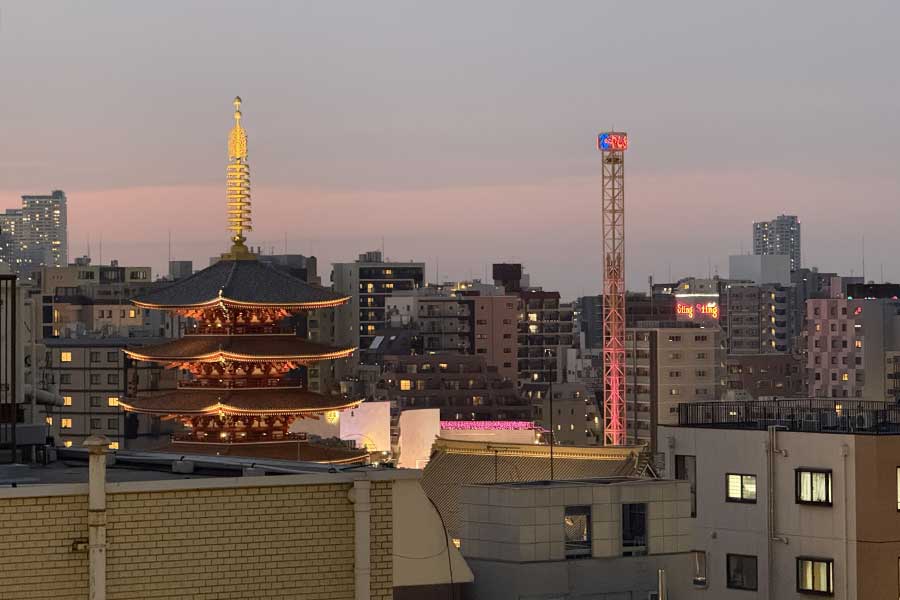 近代的なビルと歴史的建造物が共存する光景に驚愕（写真はイメージ）【写真：写真AC】