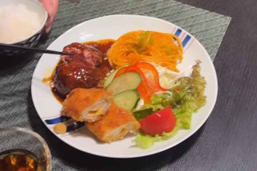 ハンバーグやチーズささみカツ…滝沢眞規子さんが子どもたちのリクエストに応えて作ったごはん【出典：インスタグラム（makikotakizawa）よりスクリーンショット】