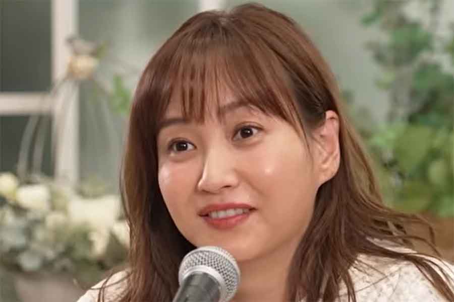 ビデオポッドキャストで質問に答える藤本美貴さん【出典：YouTube「ハロー！ミキティ」よりスクリーンショット】
