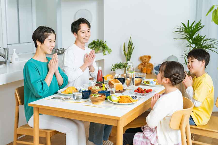 食べ物に当たり前に感謝する日本人（写真はイメージ）【写真：写真AC】