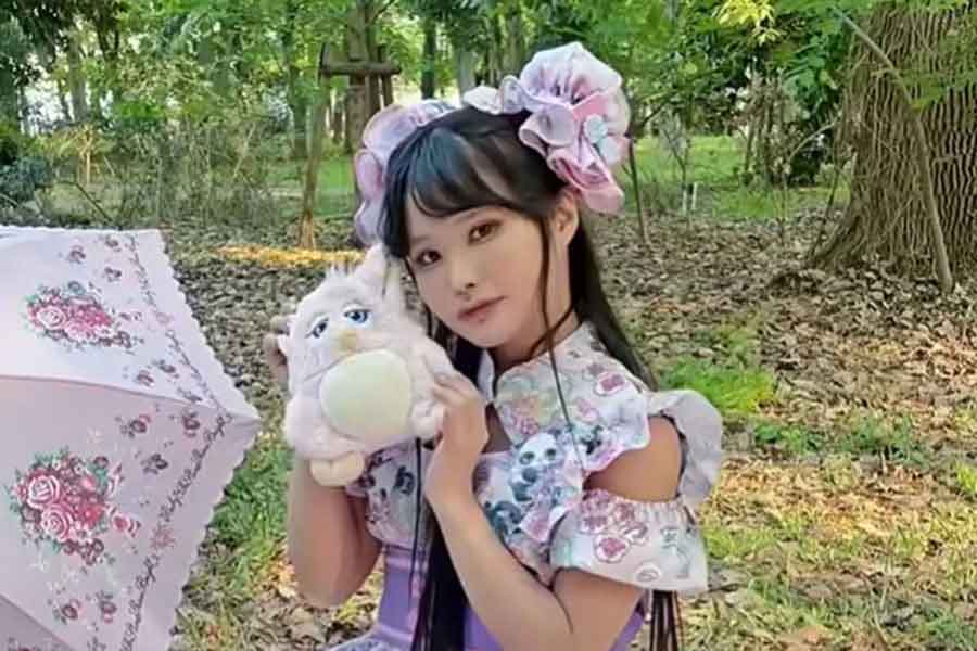 ロリィタファッション情報誌でモデルとして活躍【出典：YouTube「夕霧わかなちゃん」よりスクリーンショット】