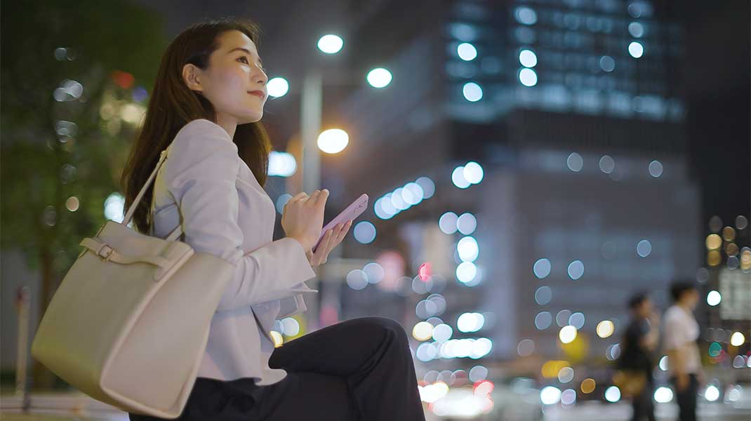 女性でも安心して夜の街を歩ける治安の良さに感動（写真はイメージ）【写真：PIXTA】