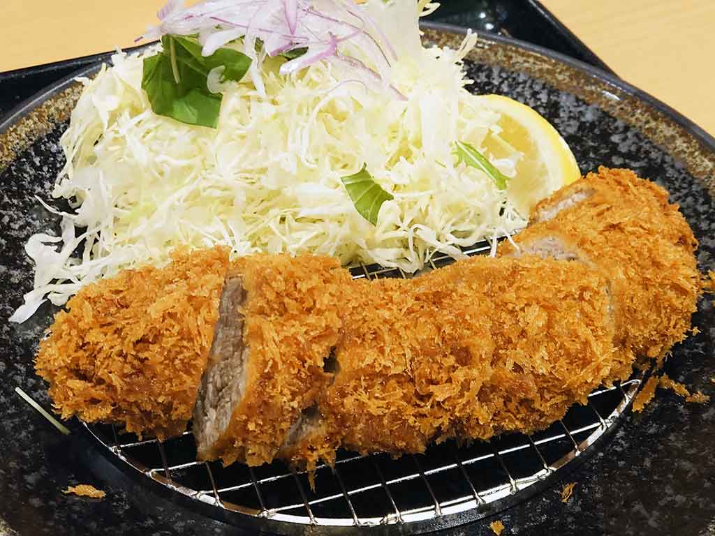 トンカツのおいしさに感動（写真はイメージ）【写真：写真AC】