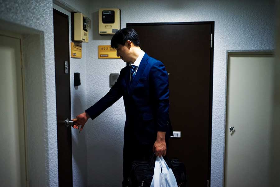夜、帰宅したらまさかの出来事が(写真はイメージ)【写真:PIXTA】