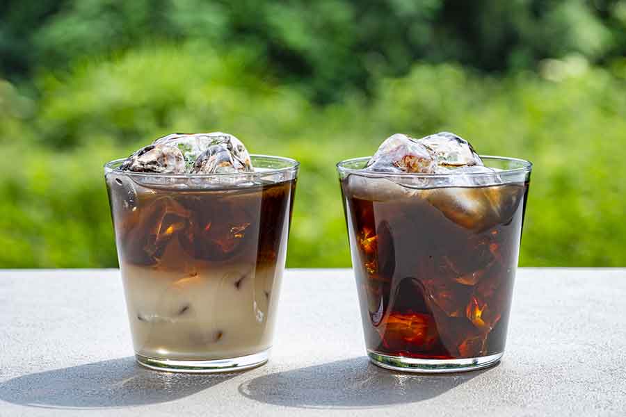 アイスコーヒーとアイスカフェラテ（写真はイメージ）【写真：写真AC】