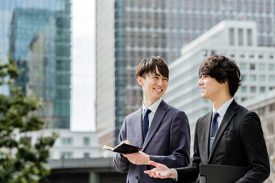 スーツなどを着用することが多い日本のビジネスパーソン（写真はイメージ）【写真：PIXTA】