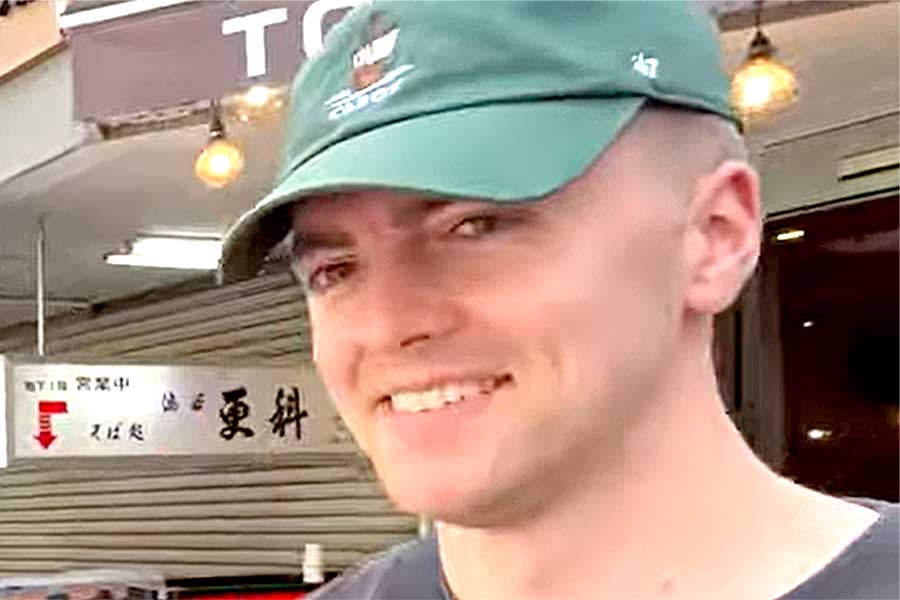 カナダ人のジョンさん【出典：YouTubeより「日本食冒険記Tokyo Food Adventures」スクリーンショット】