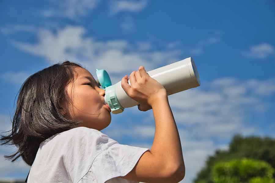 水筒などが大活躍する季節。使用前にはよく点検を(写真はイメージ)【写真:PIXTA】