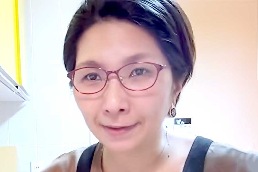 お笑いコンビ「クワバタオハラ」のくわばたりえさん【出典:YouTube「バタやんちゃんねる」よりスクリーンショット】