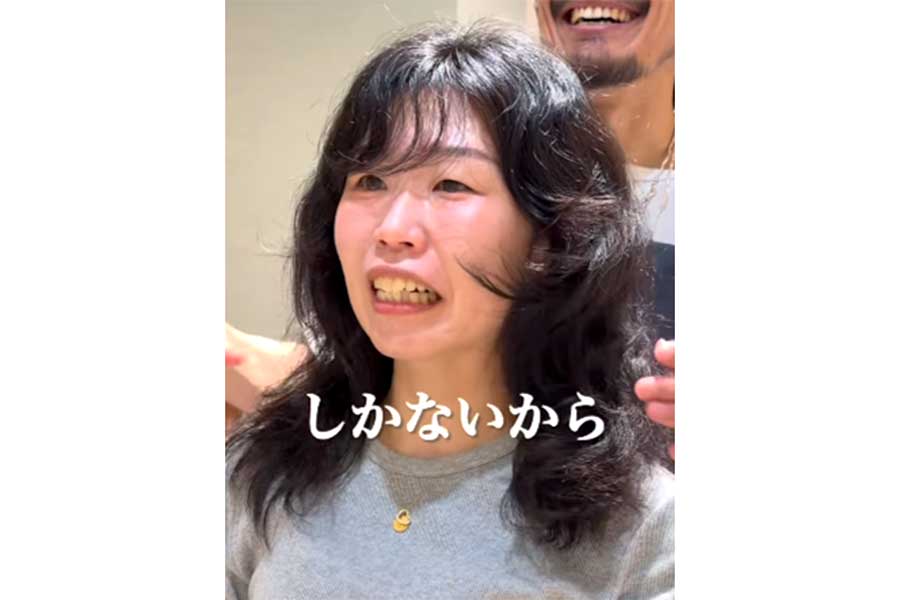 癖が強く膨らみやすい髪質【出典:インスタグラム(toru_curly_hair)よりスクリーンショット】