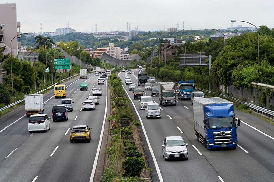 高速道路での移動が増える時期(写真はイメージ)【写真:写真AC】