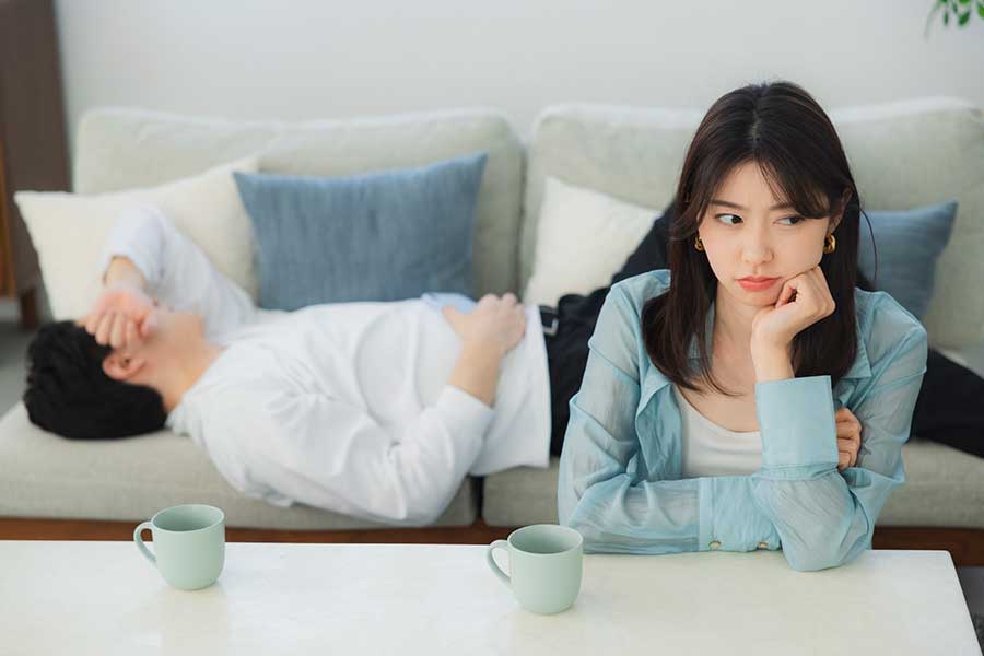 人生の重要なことを話し合って決めたのに、あとから意見を変える夫。どうすればいい？（写真はイメージ）【写真：PIXTA】