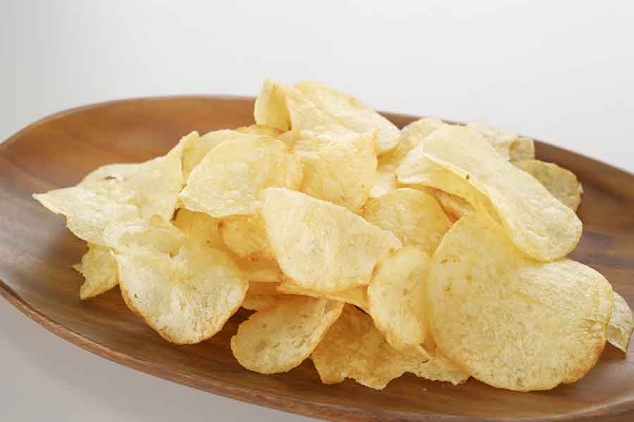 ポテトチップスを食べ比べ（写真はイメージ）【写真：写真AC】