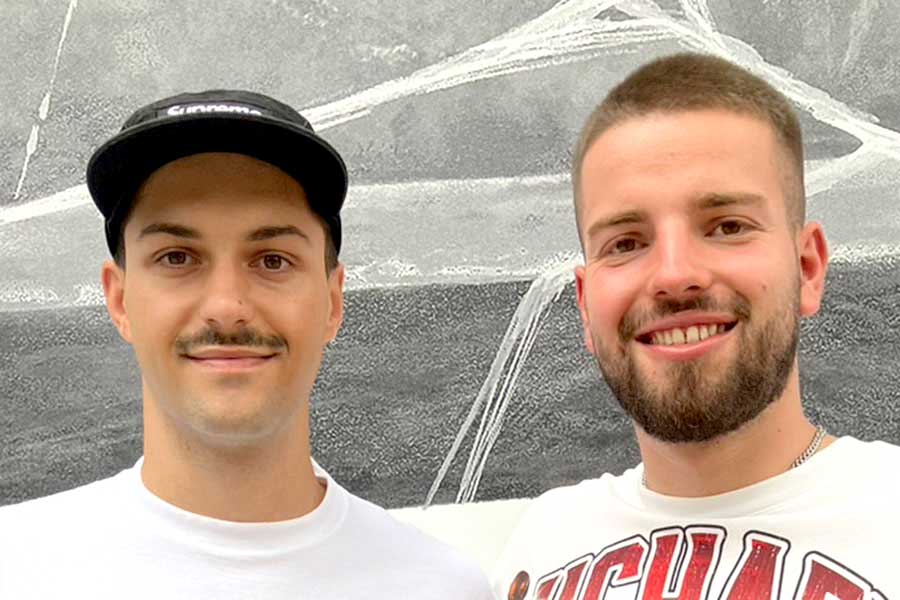 スイス・チューリッヒから来たマルコさん（左）とボリスさん（右）【写真：Hint-Pot編集部】
