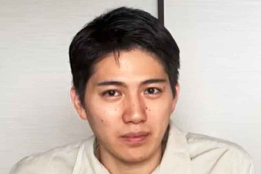 ハナさんと日本の教育について話し合うコウキさん【出典:YouTube「マッシュムーン」よりスクリーンショット】