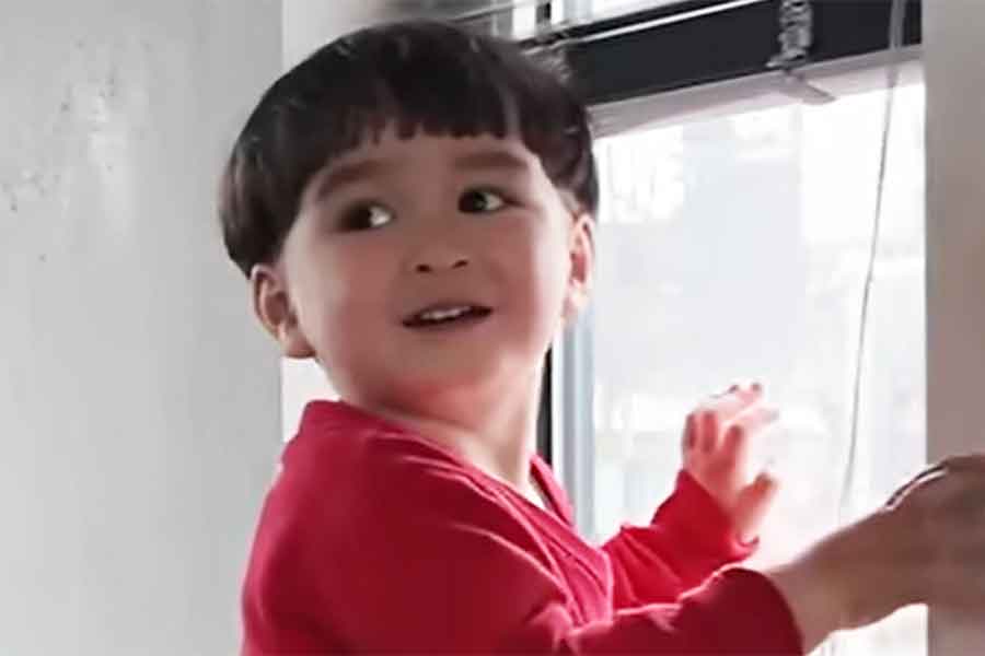 かっこよくイメチェンに成功したソノくん【出典:YouTube「Ami's Life スイス5人暮らし」よりスクリーンショット】