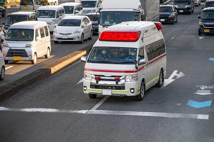市民の安心・安全を守るため活動する消防職員（写真はイメージ）【写真：PIXTA】