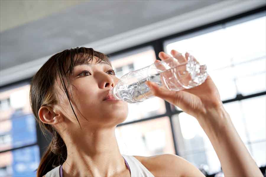 運動直後など、息が切れている状態で飲むとむせにつながりやすい（写真はイメージ）【写真：写真AC】