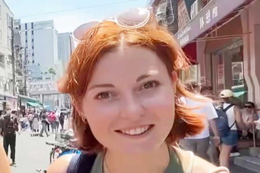 フランスから来たクロエさん【出典：YouTube「日本食冒険記Tokyo Food Adventures」よりスクリーンショット】