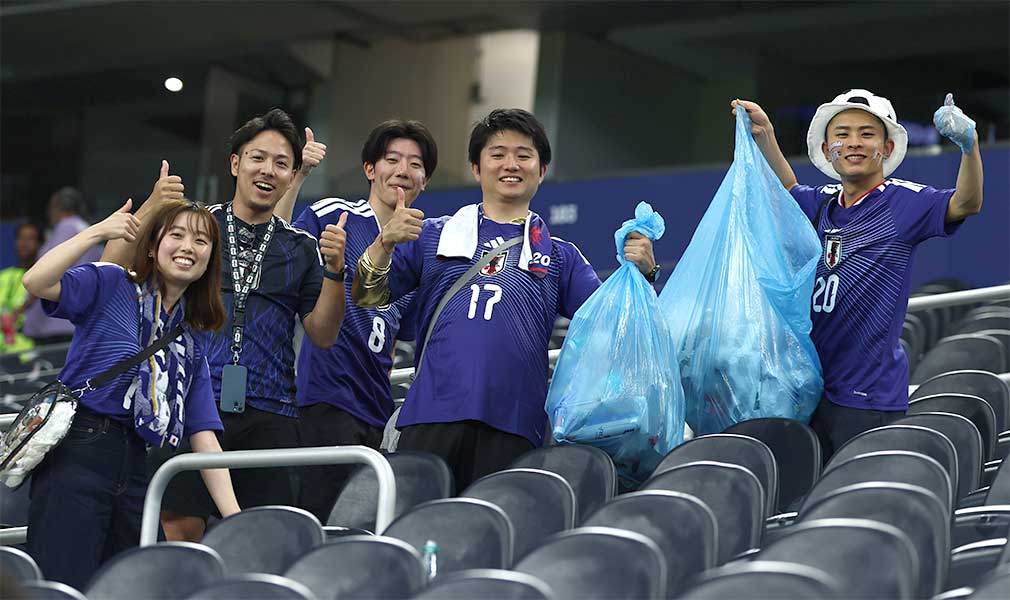 FIFAワールドカップ(W杯)2026年北中米大会でも話題になった日本サポーターのゴミ拾い【写真:産経新聞社】