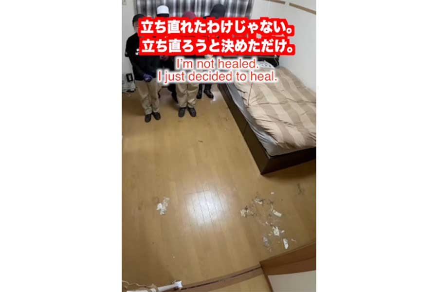 見違えるほど広々と整い、床が輝きを取り戻した部屋【出典：インスタグラム（katazuke_online.nakanohito）よりスクリーンショット】