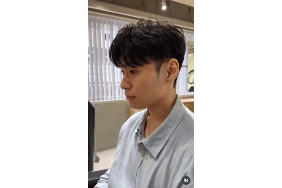 もみあげがすっきりして、シャープな横顔に【出典:インスタグラム(miyus_hasegawa)よりスクリーンショット】